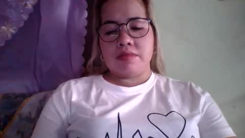 Snapshot of small_boobs59 chatting on September 26, 7:01 am Lovewella online show from September 26, 7:01 am