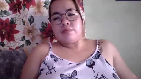 Snapshot of small_boobs59 chatting on October 25, 4:09 am Lovewella online show from October 25, 4:09 am