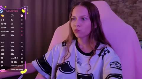 Snapshot of small_emma0 chatting on December 16, 6:57 pm Emma online show from December 16, 6:57 pm