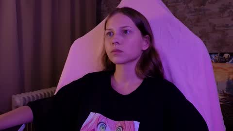 Snapshot of small_emma0 chatting on February 15, 11:56 pm Emma online show from February 15, 11:56 pm