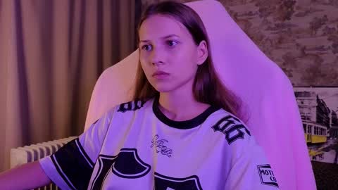 Snapshot of small_emma0 chatting on February 25, 2:10 am Emma online show from February 25, 2:10 am