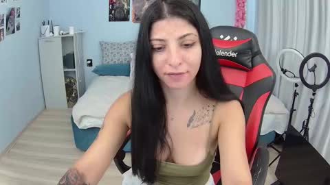Snapshot of small_horny_girl chatting on October 10, 7:29 am small_horny_girl online show from October 10, 7:29 am