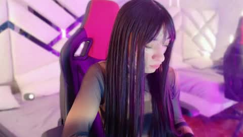 Small Hot19 online show from May 13, 11:18 am