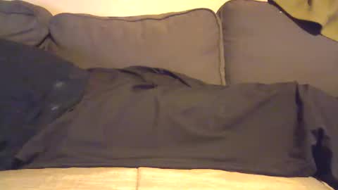 smallandshy1980 online show from January 10, 7:15 pm