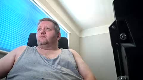 Snapshot of smallone19832 chatting on July 11, 10:29 am smallone19832 online show from July 11, 10:29 am