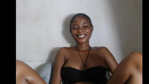 smallsluty online show from June 19, 7:12 am