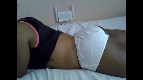 Snapshot of smart_lilly chatting on April 4, 1:52 pm smart_lilly online show from April 4, 1:52 pm