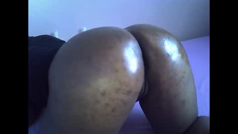 Snapshot of smart_lilly chatting on April 11, 5:34 am smart_lilly online show from April 11, 5:34 am