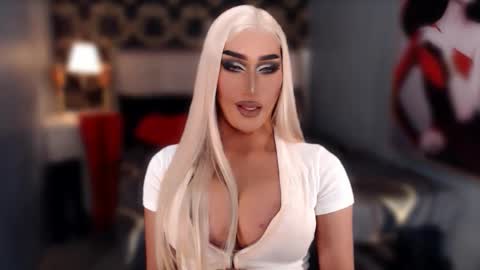 Snapshot of smasherqueen chatting on February 6, 6:44 pm smasherqueen online show from February 6, 6:44 pm