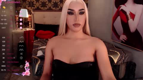 Snapshot of smasherqueen chatting on February 23, 12:13 pm smasherqueen online show from February 23, 12:13 pm