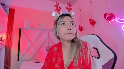 Snapshot of smile__1 chatting on December 8, 11:35 am smile__1 online show from December 8, 11:35 am