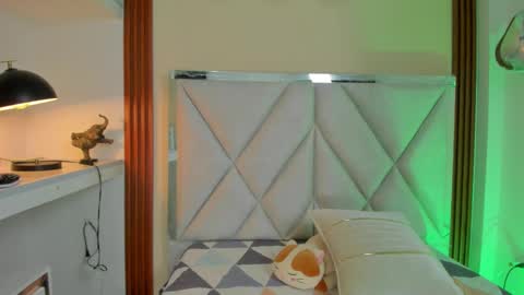 Snapshot of smile__1 chatting on March 8, 8:11 am smile__1 online show from March 8, 8:11 am