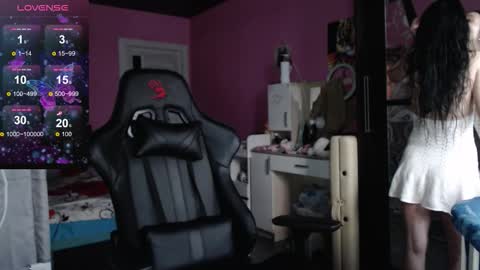 Snapshot of smile_cute_fox chatting on October 18, 9:10 am smile_cute_fox online show from October 18, 9:10 am