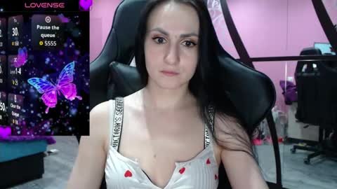Snapshot of smile_cute_fox chatting on April 9, 12:43 pm smile_cute_fox online show from April 9, 12:43 pm