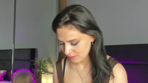 Snapshot of smile_forever_ chatting on November 14, 9:52 am Bella online show from November 14, 9:52 am