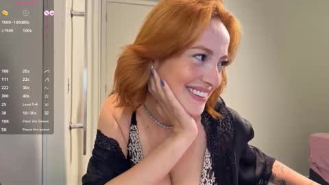 Snapshot of smilee_girl chatting on February 11, 12:43 pm Emily Burns online show from February 11, 12:43 pm