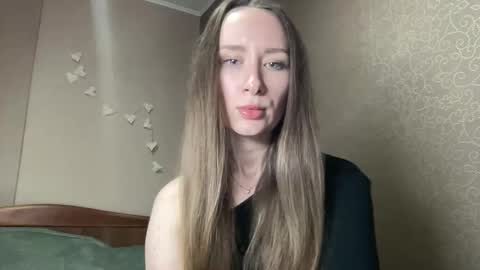 smilequeen_ online show from October 3, 6:05 pm