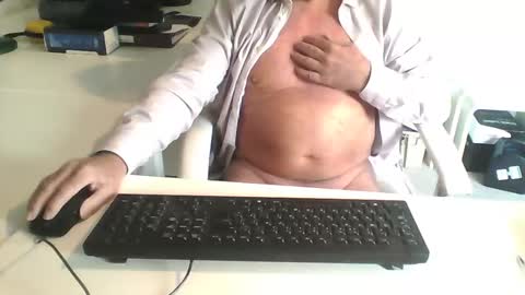 Snapshot of smilesnsmiles chatting on February 5, 12:27 pm George online show from February 5, 12:27 pm