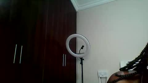 Snapshot of smiley_chocolate chatting on February 9, 9:19 pm Smiley chocolate online show from February 9, 9:19 pm