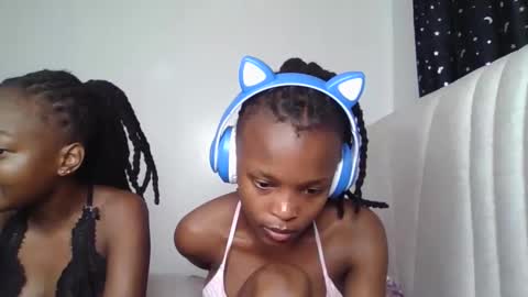 smiley luv1 online show from December 19, 8:10 am