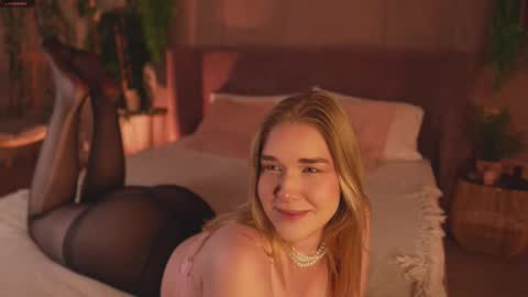 Mia online show from November 27, 5:20 am