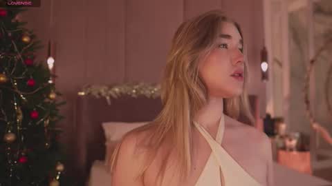 Mia online show from December 15, 5:01 am