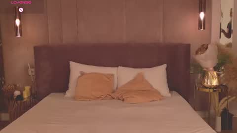 Snapshot of smiley_mia_ chatting on July 11, 6:32 pm Mia online show from July 11, 6:32 pm