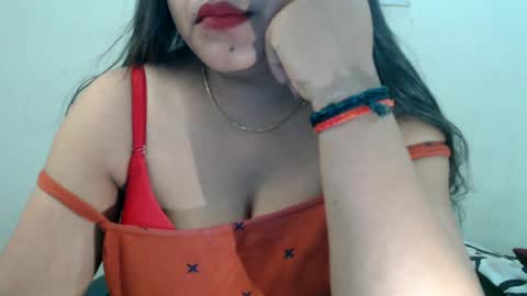 Snapshot of smiley_queen99 chatting on June 13, 1:25 am smiley online show from June 13, 1:25 am