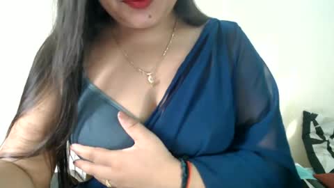 Snapshot of smiley_queen99 chatting on June 16, 2:58 am smiley online show from June 16, 2:58 am