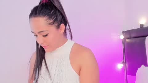 Snapshot of smiling__girl chatting on February 20, 10:04 pm online show from February 20, 10:04 pm