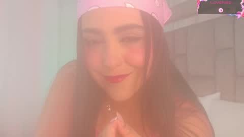 Snapshot of smiling__girl chatting on September 30, 7:41 pm online show from September 30, 7:41 pm