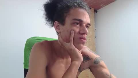 Snapshot of smith_gael chatting on December 17, 11:00 pm Smith Gael online show from December 17, 11:00 pm