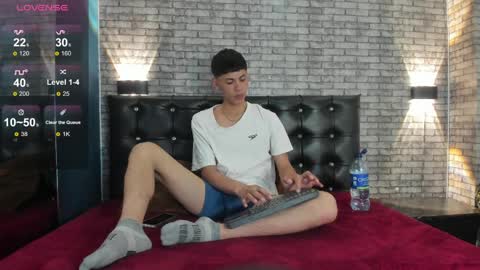 Snapshot of smith_luxe chatting on April 7, 7:36 pm Smith online show from April 7, 7:36 pm