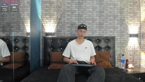 Snapshot of smith_luxe chatting on April 9, 7:19 pm Smith online show from April 9, 7:19 pm