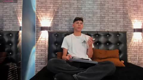 Snapshot of smith_luxe chatting on April 16, 8:20 pm Smith online show from April 16, 8:20 pm