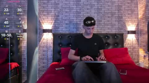 Snapshot of smith_luxe chatting on April 22, 7:37 pm Smith online show from April 22, 7:37 pm