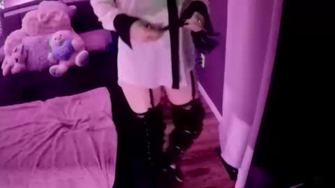 love bug online show from October 13, 4:45 am