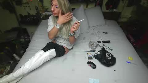 smokeslut365 online show from October 18, 9:04 pm