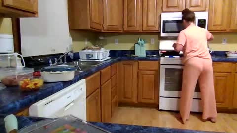 Snapshot of smoothmove1215 chatting on October 21, 12:11 am smoothmove1215 online show from October 21, 12:11 am