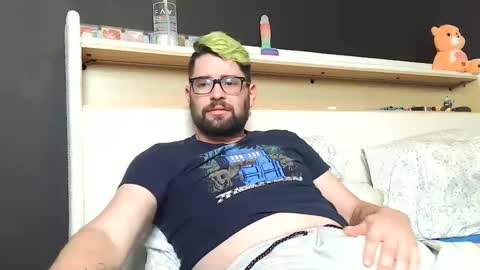 snackonzach online show from December 8, 3:10 am