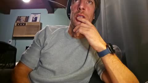 Snapshot of snackyyyy chatting on February 17, 3:25 am Snackyyyy online show from February 17, 3:25 am