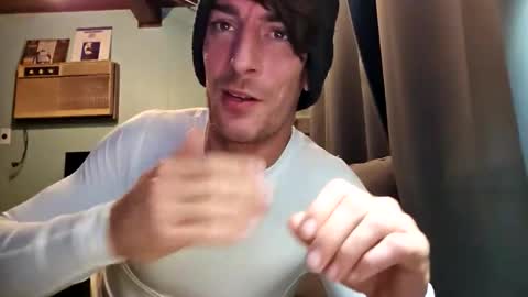 Snapshot of snackyyyy chatting on February 18, 1:34 am Snackyyyy online show from February 18, 1:34 am