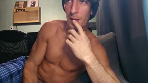 Snapshot of snackyyyy chatting on March 1, 3:19 am Snackyyyy online show from March 1, 3:19 am