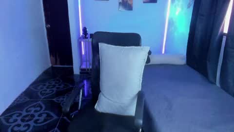 Snapshot of snak_master1 chatting on May 1, 7:18 pm snak_master1 online show from May 1, 7:18 pm