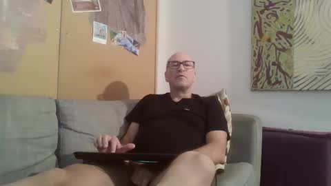 Snapshot of sneakerboy18 chatting on March 1, 11:23 am sneakerboy18 online show from March 1, 11:23 am