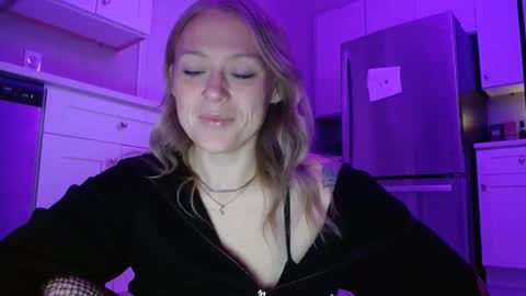 sneakyalicek online show from January 8, 8:22 pm