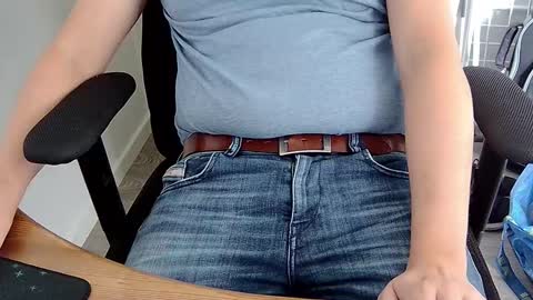 Snapshot of sneakybill82 chatting on September 21, 8:27 am Sneakybill online show from September 21, 8:27 am