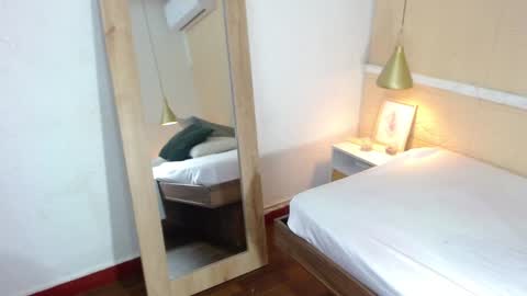 Snapshot of sneakyy_fantasy chatting on December 10, 7:05 am Hellen online show from December 10, 7:05 am