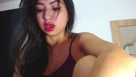 Snapshot of sneakyy_fantasy chatting on December 20, 4:53 am Hellen online show from December 20, 4:53 am