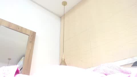 Snapshot of sneakyy_fantasy chatting on January 4, 10:16 am Hellen online show from January 4, 10:16 am